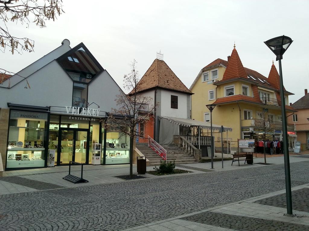 Pedestrian Street Apartment Хевіз Екстер'єр фото