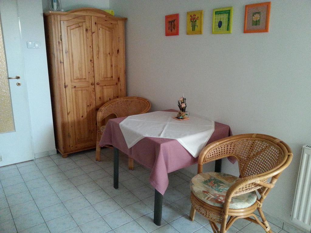 Pedestrian Street Apartment Хевіз Екстер'єр фото